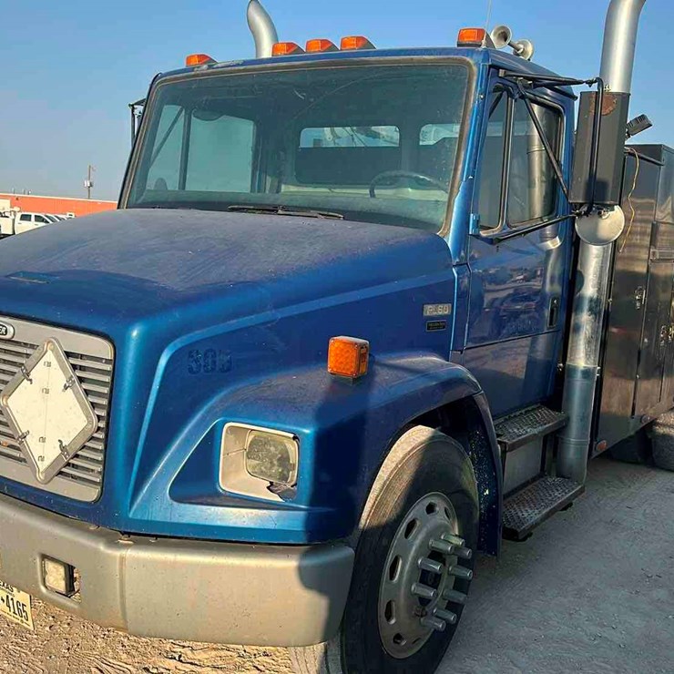 2002 FREIGHTLINER FL60