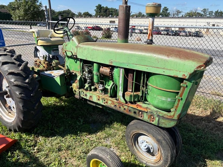 john-deere-3010-image-3