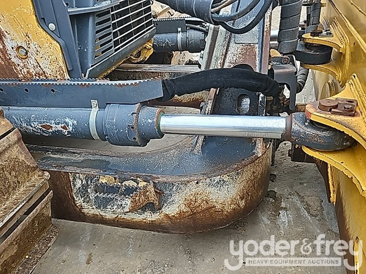 2018-deere-850k-image-27