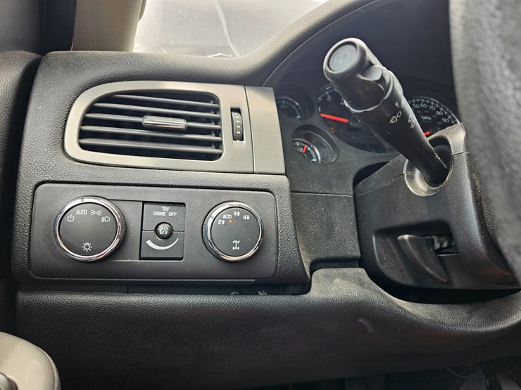 2010-chevrolet-tahoe-image-42