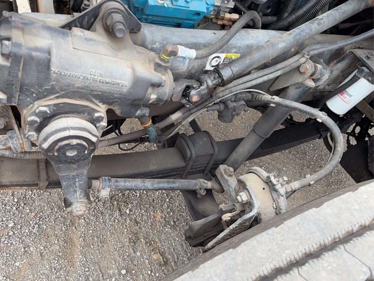 2001-kenworth-t300-image-39