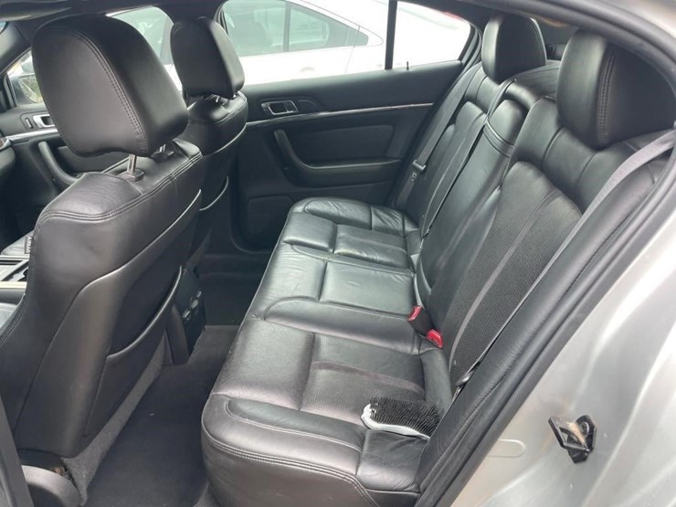 2009-lincoln-mks-car-image-10