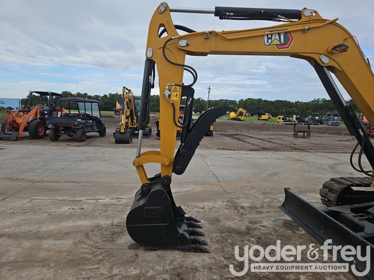 2021-caterpillar-305.5-image-17