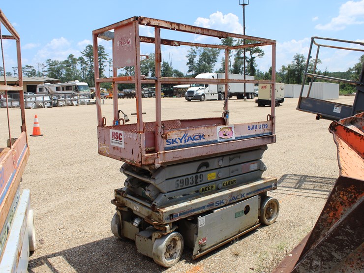 #22749-•-electric-sky-jack-scissor-lift/parts-or-repair-only-image-2