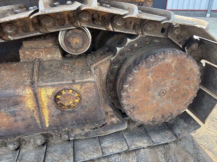 2005-deere-750j-image-11