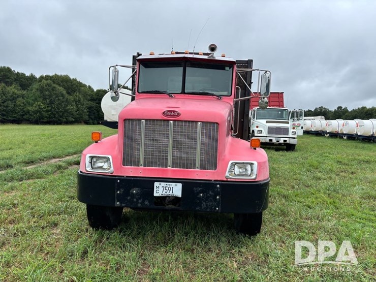 2002-peterbilt-330-image-3
