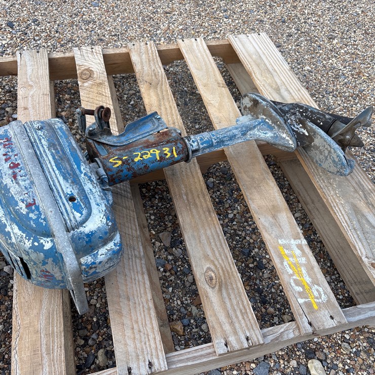 #22931 • PALLET WITH ANTIQUE 3HP EVINRUDE OUTBOARD MOTOR