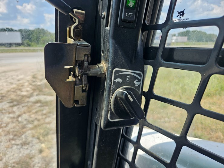2019-bobcat-t870-image-37