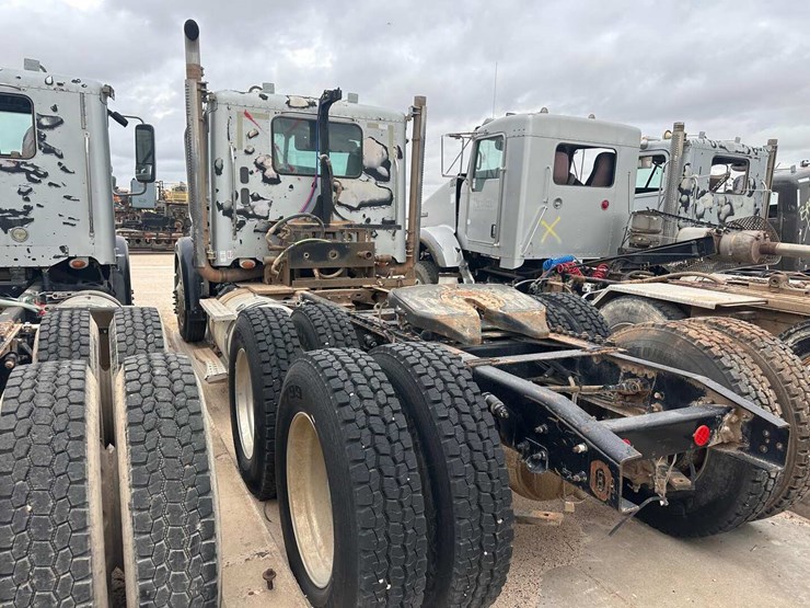 2011-freightliner-cornado-(inoperable)-image-3