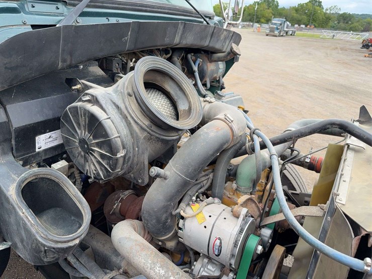 2001-kenworth-t300-image-37