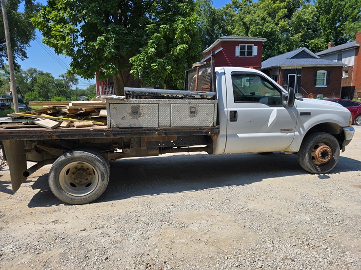2004-ford-f550-image-25