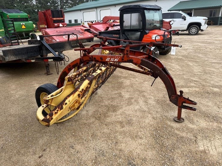 new-holland-256-image-4