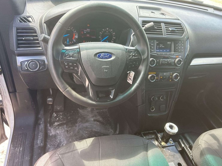 2017-ford-explorer-image-8