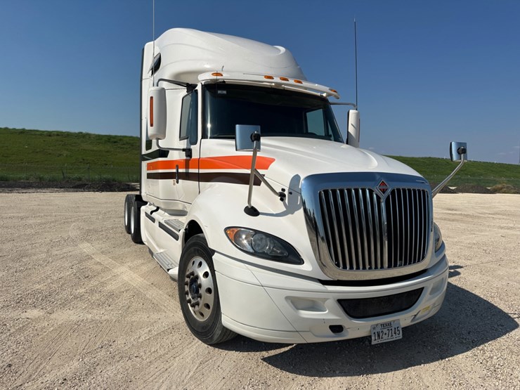 2017-international-prostar-image-3