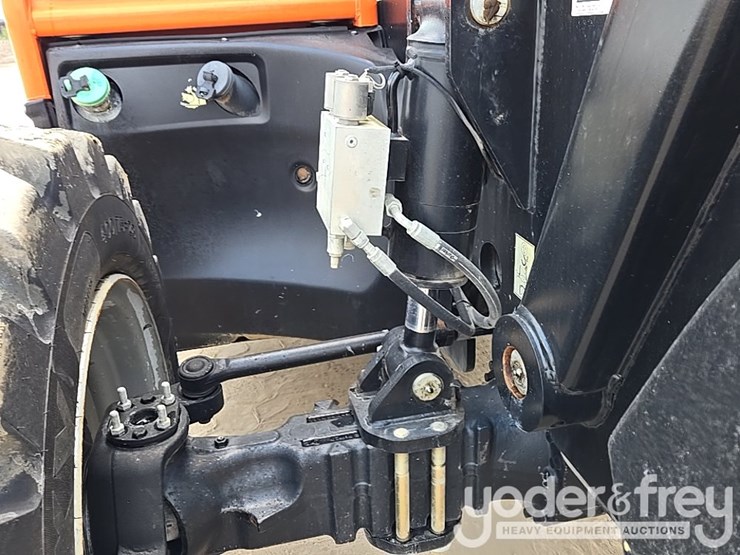 2019-jlg-1055-image-30