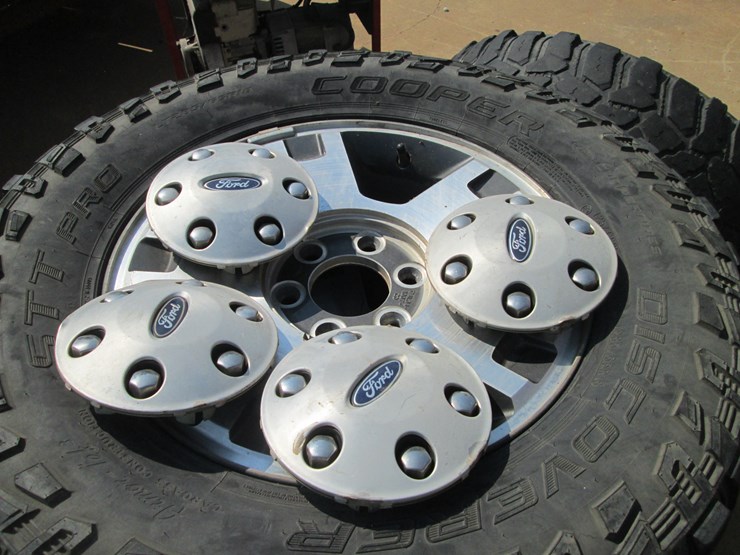 #52-•-#26826-•-lot-of-(4)-cooper-285/65r18-tires-&-ford-wheels-image-5