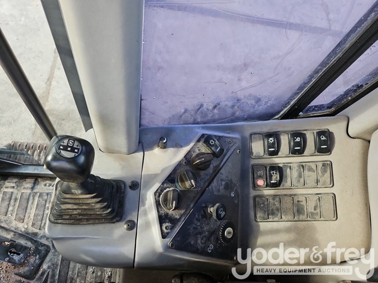2005-volvo-g930-image-25