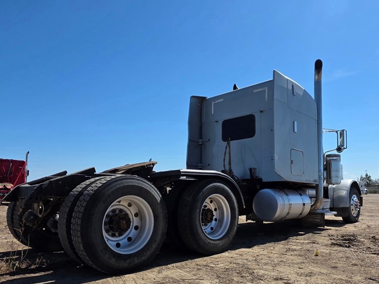 2007-peterbilt-379-image-15