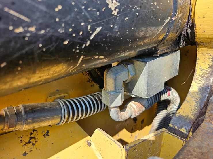 2014-caterpillar-953d-image-125