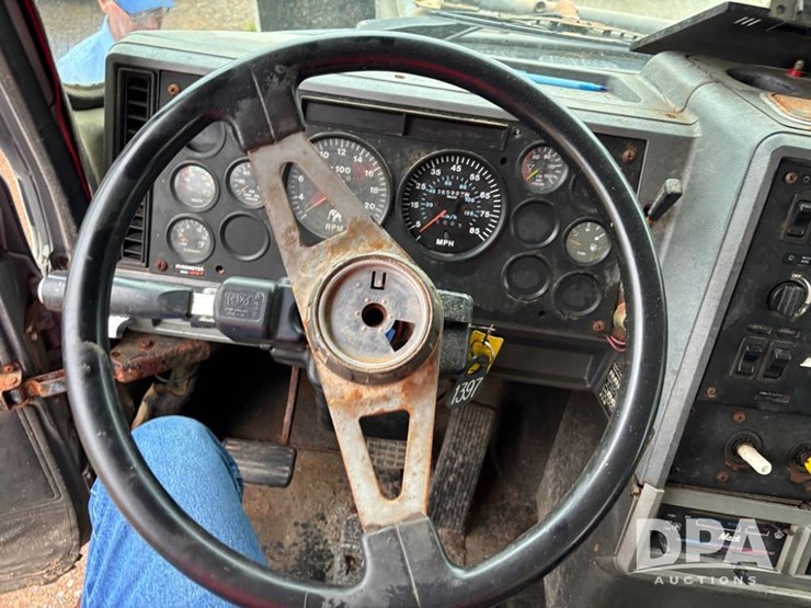 1996-mack-ch613-image-52