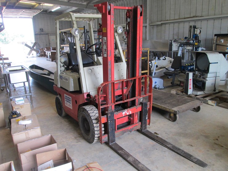 #12-•-#26939-•-nissan-14-3000lb-pneumatic-tire-forklift-nf01m14-image-2