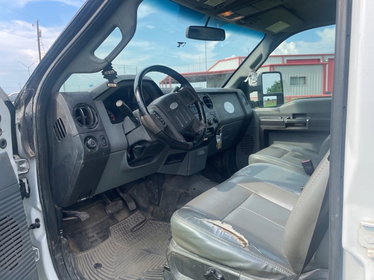 2012-ford-f250-xl-image-10