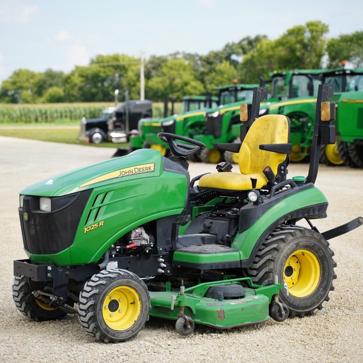 2019 JOHN DEERE 1025R