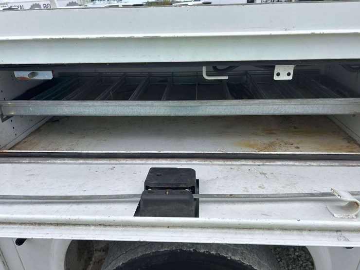 2015-ford-f550-image-27