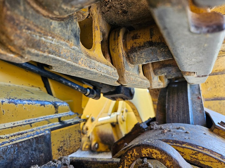 2014-caterpillar-953d-image-95