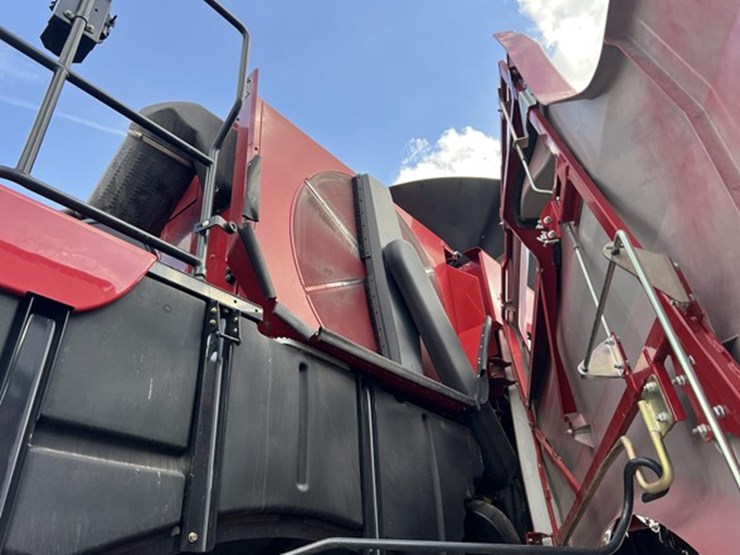 2022-case-ih-8250-image-34