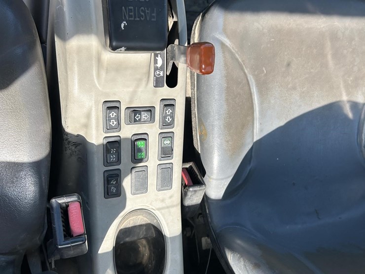 2006-bobcat-toolcat-5600-image-14