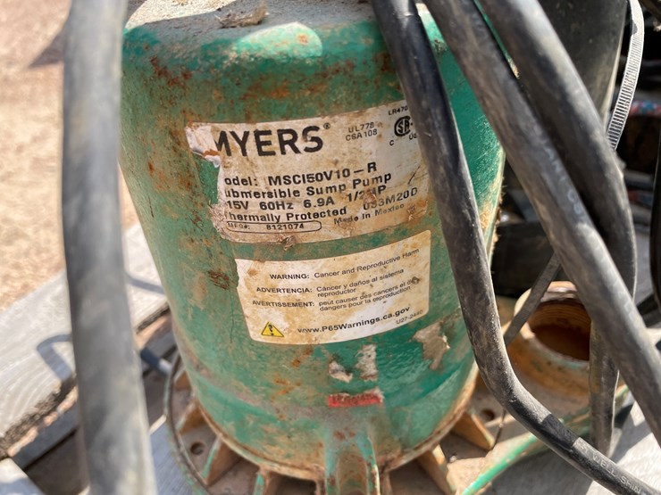 #4742-•-various-sump-pumps-and-vacuums-image-12