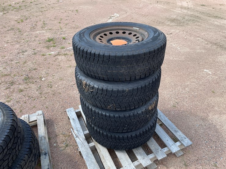 #4753-•-set-of-(4)-tires-on-rims-image-1
