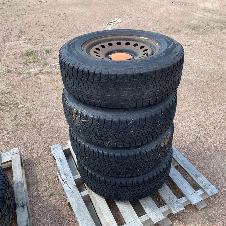 #4753 • Set of (4) Tires on Rims