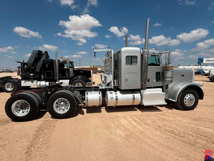 2013-peterbilt-388-image-3