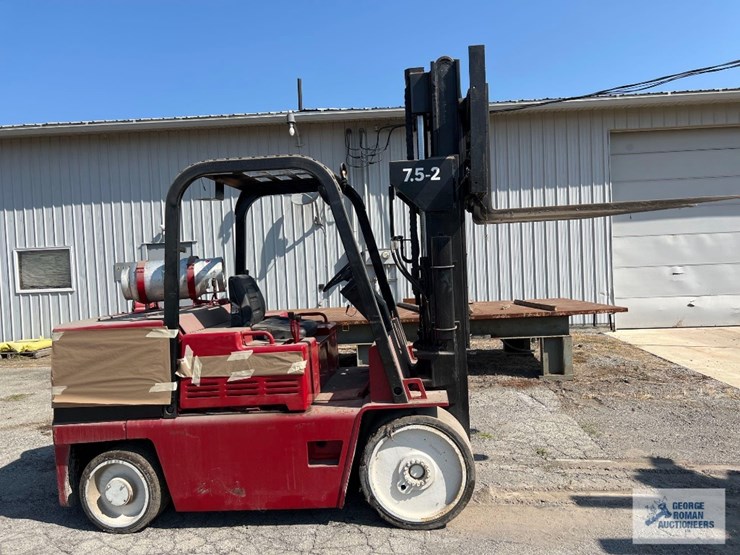cat-15000#-model-150d5-propane-forklift.-forks:-5'-long-by-6"-wide-by-2-1/2"-thick.-lifting-height-image-7
