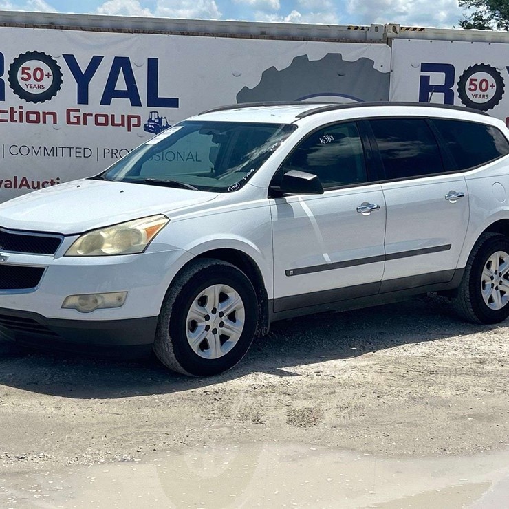 2009 CHEVROLET TRAVERSE LS
