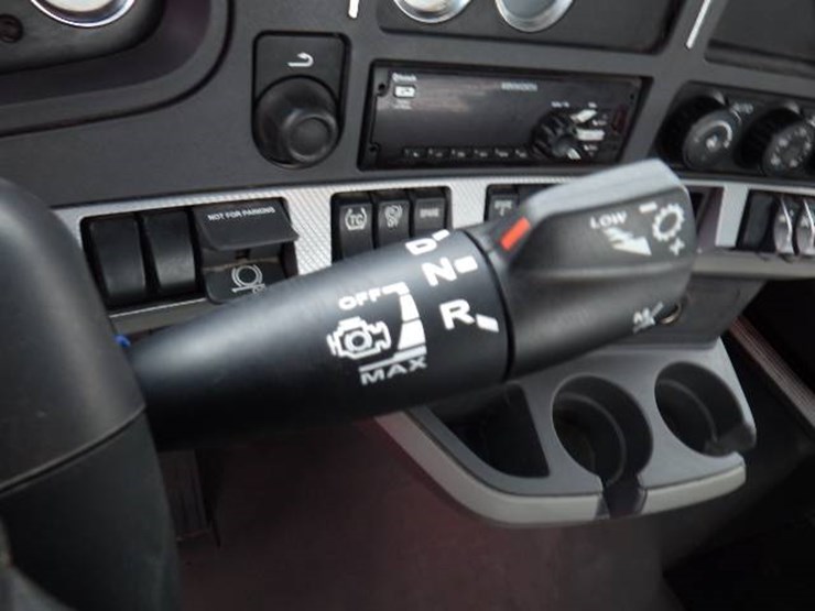 2020-kenworth-t680-image-10