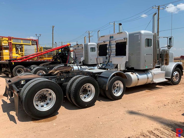 2013-peterbilt-388-image-40
