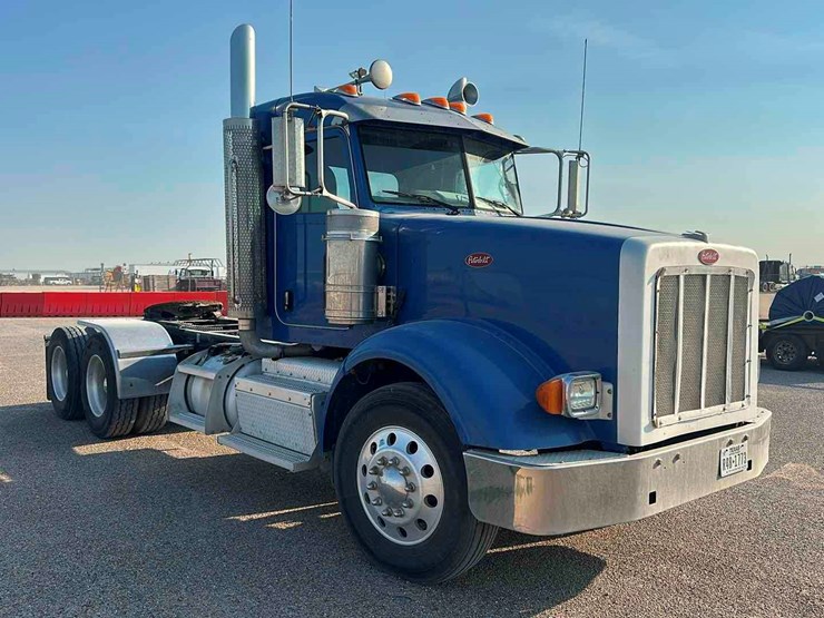 2013-peterbilt-367-image-3