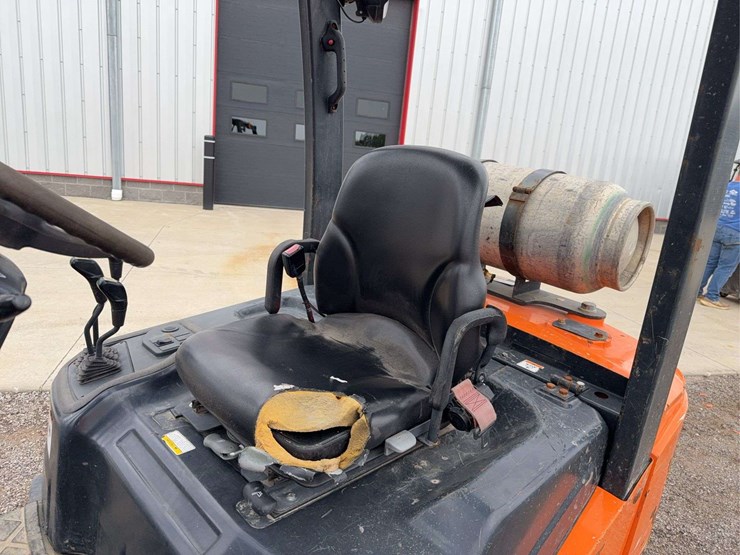 2021-doosan-g25n-7lp-5k-industrial-propane-fork-lift-image-15