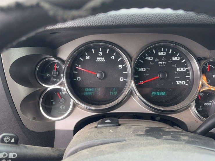 2011-chevrolet-silverado-image-25