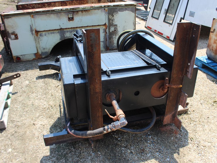 #22936-•-steel-headache-rack-with-hyd-tank-and-hoses-image-3