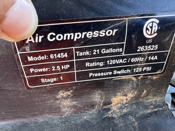 central-pneumatic-61454-air-compressor-image-5