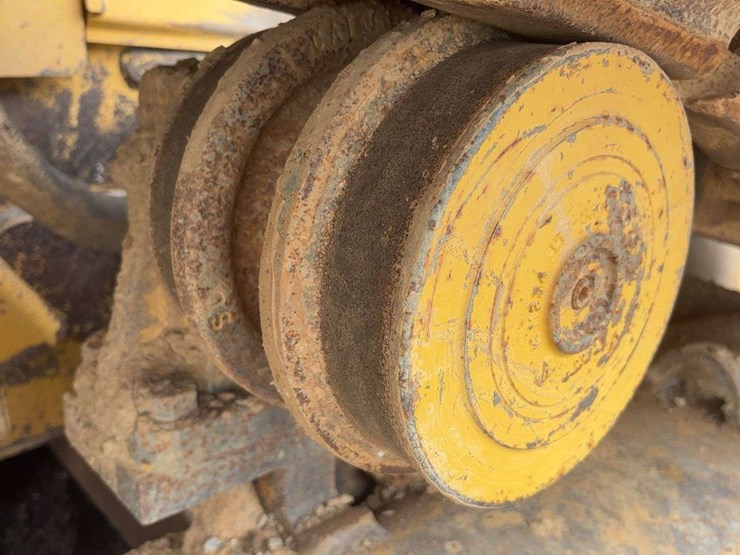 2013-caterpillar-d6t-xw-image-20