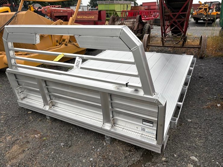 new-magnum-aluminum-flatbed-image-1