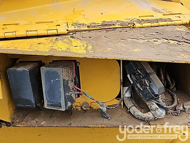 2018-deere-850k-image-60