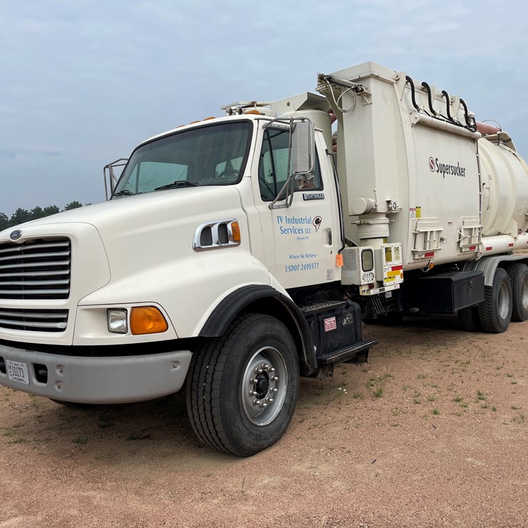 #4727 • 1998 Ford Louisville Super Sucker Vac Truck (WI Title in Delay)