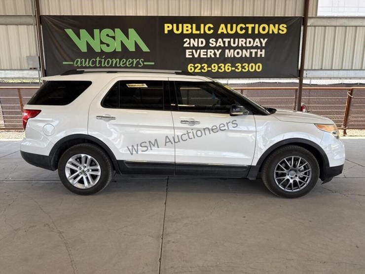 2011-ford-explorer-xlt-image-1