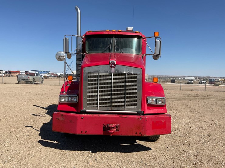 2011-kenworth-t800-image-2